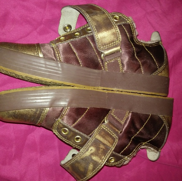 Timberland Womens Size 9M Sneaker Gold Bronze - Picture 5 of 6